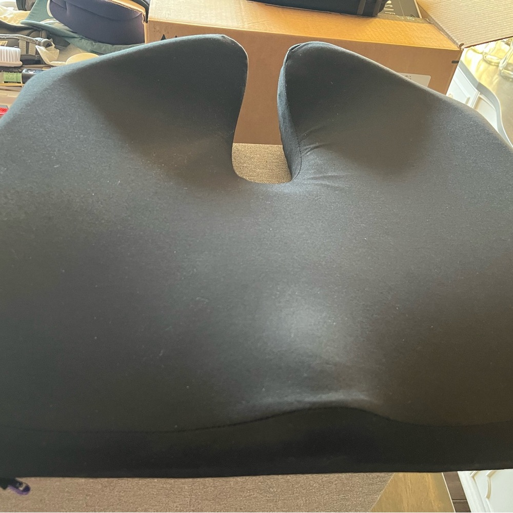 Like New Cushion Lab Patented Pressure Relief Seat Cushion - Picture 3 of 7
